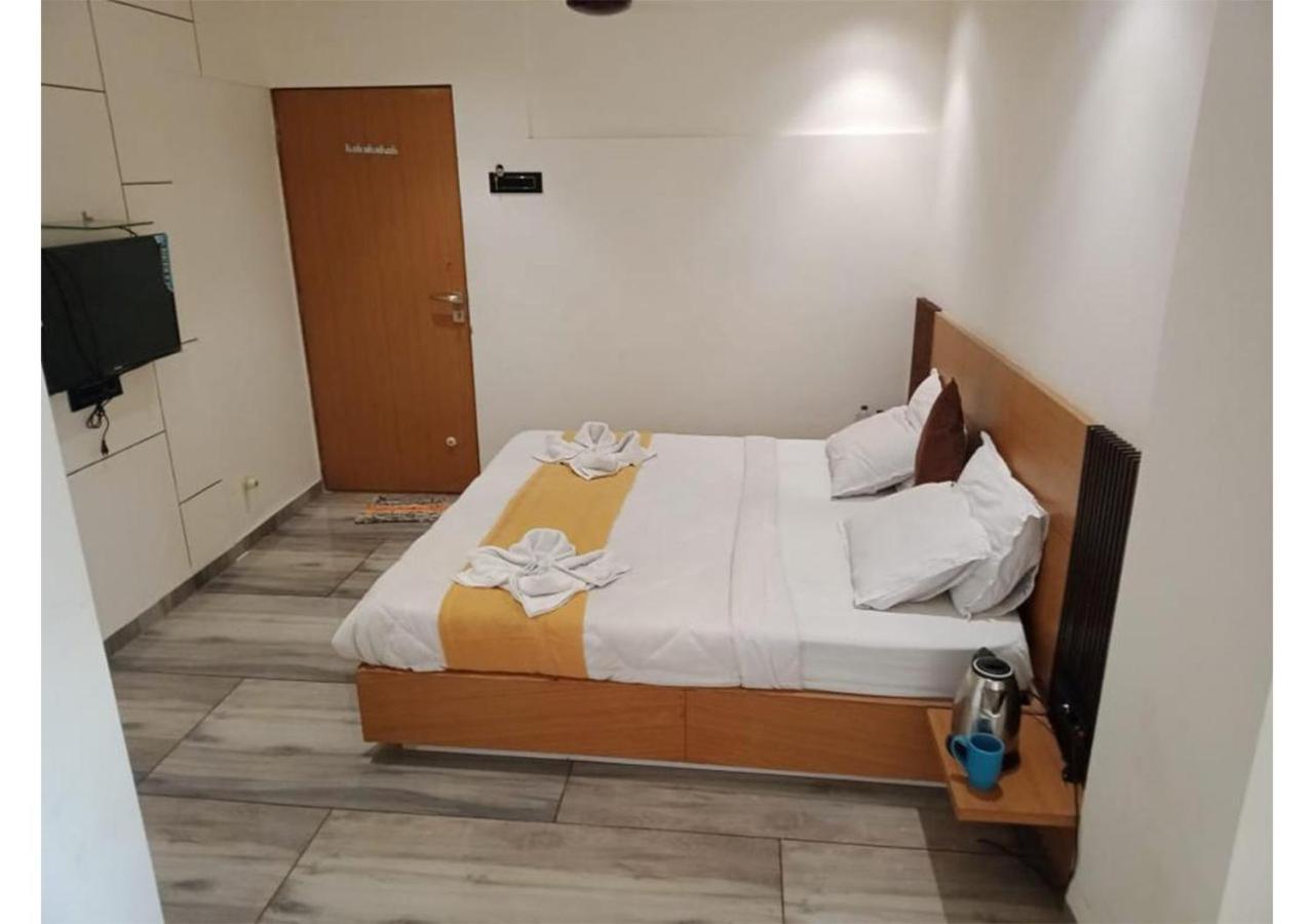 Shree Murlidhar Guest House Surat Exterior foto