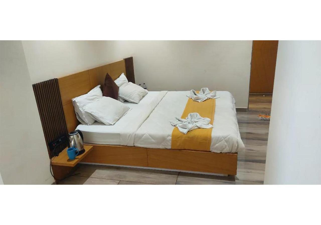 Shree Murlidhar Guest House Surat Exterior foto