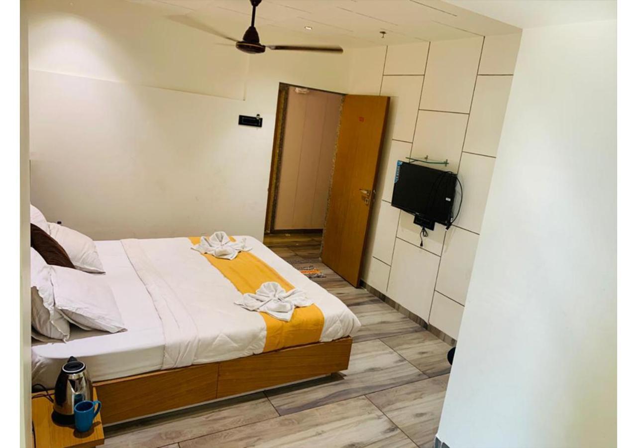 Shree Murlidhar Guest House Surat Exterior foto