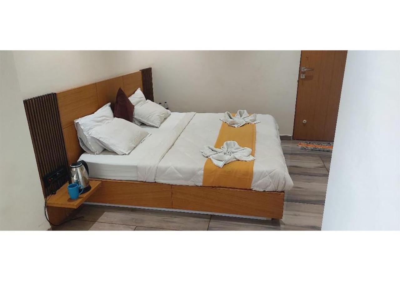 Shree Murlidhar Guest House Surat Exterior foto